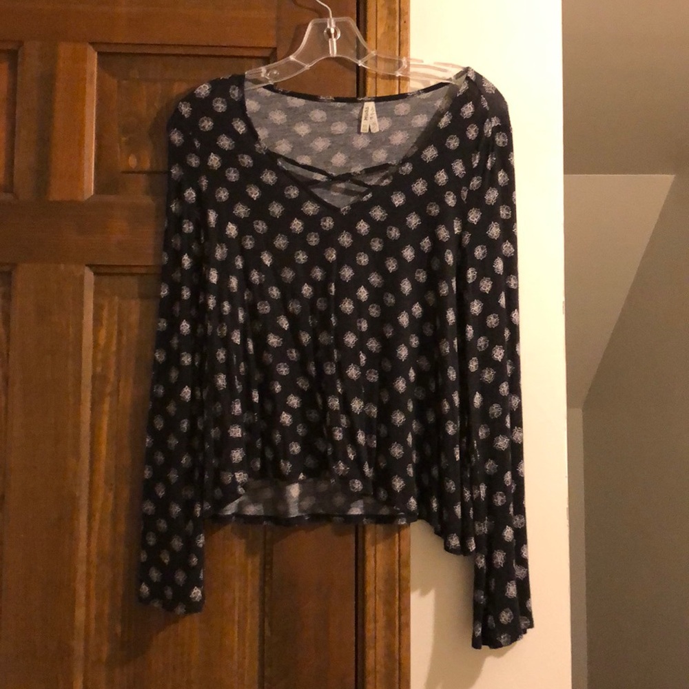 Black, bell sleeved criss cross top